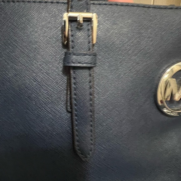Authentic Michael Kors Purse - Picture 5 of 12